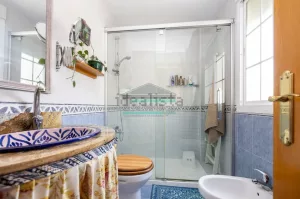 Chalet de 3 dormitorios con jardín en La Zubia