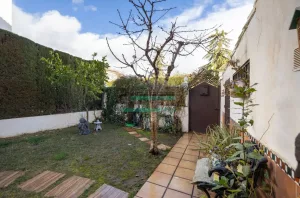Chalet de 3 dormitorios con jardín en La Zubia