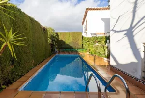 Chalet de 3 dormitorios con jardín en La Zubia