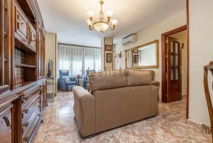 Piso VPO con 4 dormitorios en El Zaidín