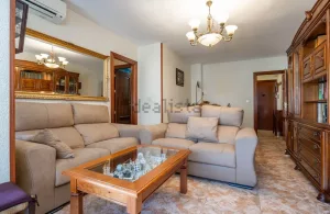 Piso VPO con 4 dormitorios en El Zaidín