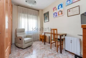 Piso VPO con 4 dormitorios en El Zaidín