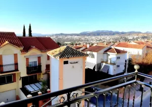 Piso de 3 dormitorios con garaje en La Zubia