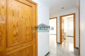 Piso de 3 dormitorios con garaje en La Zubia