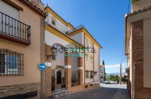 Piso de 3 dormitorios con garaje en La Zubia