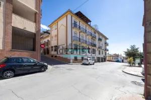 Piso de 3 dormitorios con garaje en La Zubia