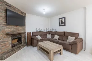 Chalet en venta de 3 dormitorios en Las Gabias