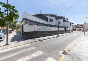 Chalet reformado de 4 dormitorios en Maracena