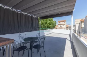 Chalet reformado de 4 dormitorios en Maracena