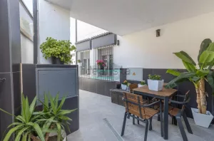 Chalet reformado de 4 dormitorios en Maracena