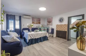 Chalet reformado de 4 dormitorios en Maracena