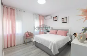 Chalet reformado de 4 dormitorios en Maracena