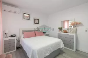 Chalet reformado de 4 dormitorios en Maracena