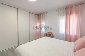 Chalet reformado de 4 dormitorios en Maracena