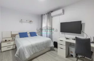 Chalet reformado de 4 dormitorios en Maracena