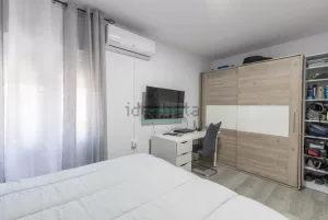 Chalet reformado de 4 dormitorios en Maracena