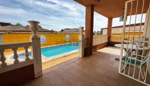 Casa con piscina en venta en Lachar