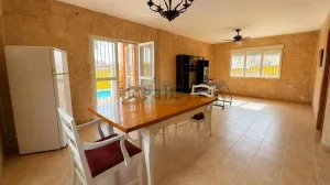 Casa con piscina en venta en Lachar