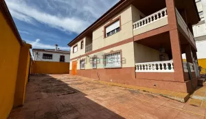 Casa con piscina en venta en Lachar