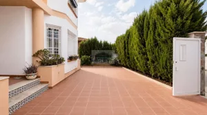 Casa con garaje de 3 dormitorios en Albolote