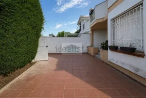 Casa con garaje de 3 dormitorios en Albolote