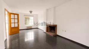 Casa con garaje de 3 dormitorios en Albolote