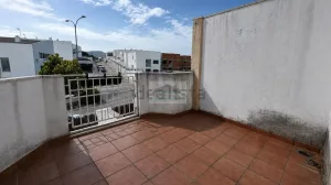 Casa con garaje de 3 dormitorios en Albolote
