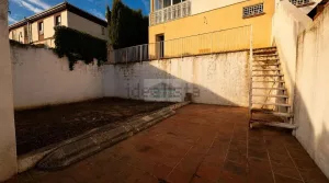 Casa con garaje de 3 dormitorios en Albolote