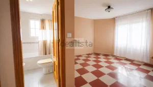 Casa con garaje de 3 dormitorios en Albolote