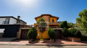 Chalet de 5 dormitorios con garaje en Albolote