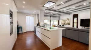 Chalet de 5 dormitorios con garaje en Albolote