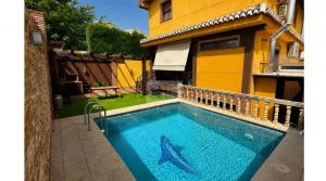 Chalet de 5 dormitorios con garaje en Albolote