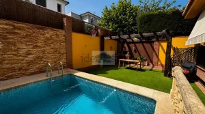 Chalet de 5 dormitorios con garaje en Albolote