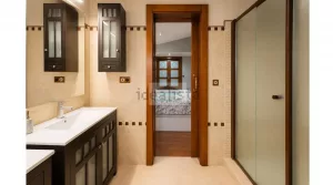 Chalet de 5 dormitorios con garaje en Albolote