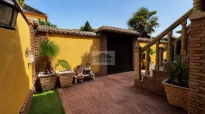 Chalet de 5 dormitorios con garaje en Albolote
