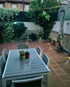 Casa de 4 dormitorios con patio y garaje