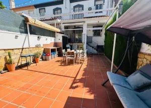 Casa de 4 dormitorios con patio y garaje