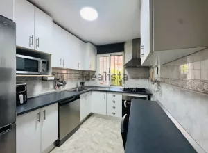Casa de 4 dormitorios con patio y garaje