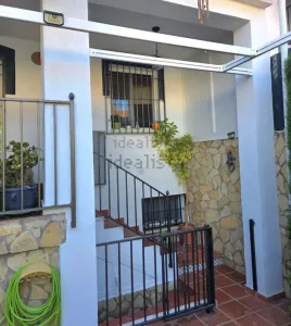 Casa de 4 dormitorios con patio y garaje