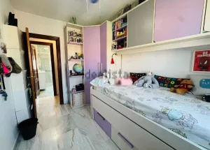 Casa de 4 dormitorios con patio y garaje