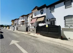 Casa de 4 dormitorios con patio y garaje