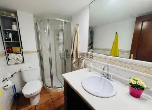 Casa de 4 dormitorios con patio y garaje