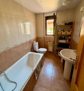 Dúplex de 3 dormitorios en el barrio de Monachil