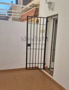 Casa de 3 dormitorios y garaje en Cajar