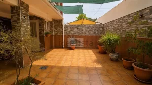 Casa con 3 dormitorios con patio y garaje en Purchil