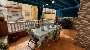 Casa con 3 dormitorios con patio y garaje en Purchil