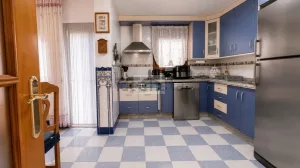 Casa con 3 dormitorios con patio y garaje en Purchil