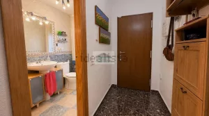 Casa con 3 dormitorios con patio y garaje en Purchil