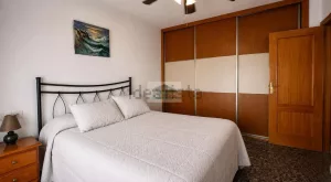 Casa con 3 dormitorios con patio y garaje en Purchil