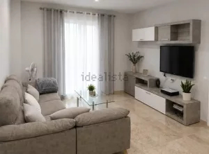 Piso reformado de 2 dormitorios en La Zubia